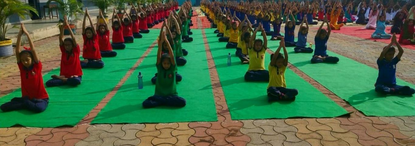KIDS PERFORMING YOGA IN EARLY MORNING 